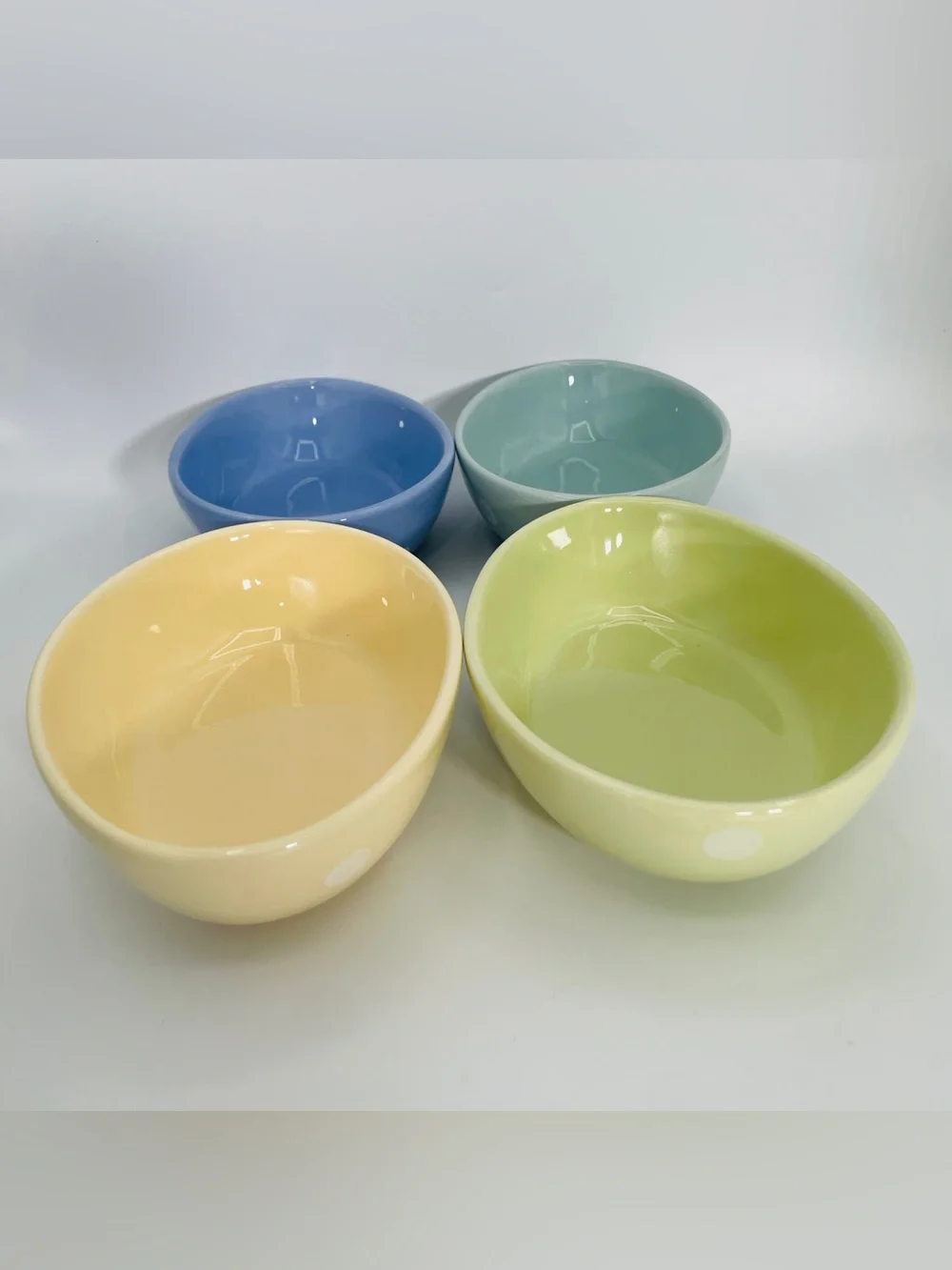 William Sonoma Set of 4 Pastel Polka Dot Ceramic Cereal Soup Bowls 6”